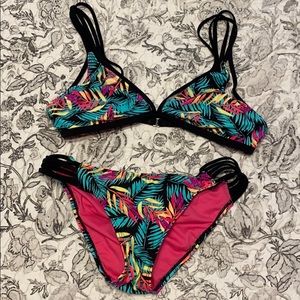 Xhilaration L top M bottom bikini